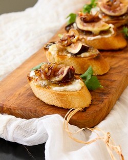 Fig Crostini with Manchego and Caramelized Shallots