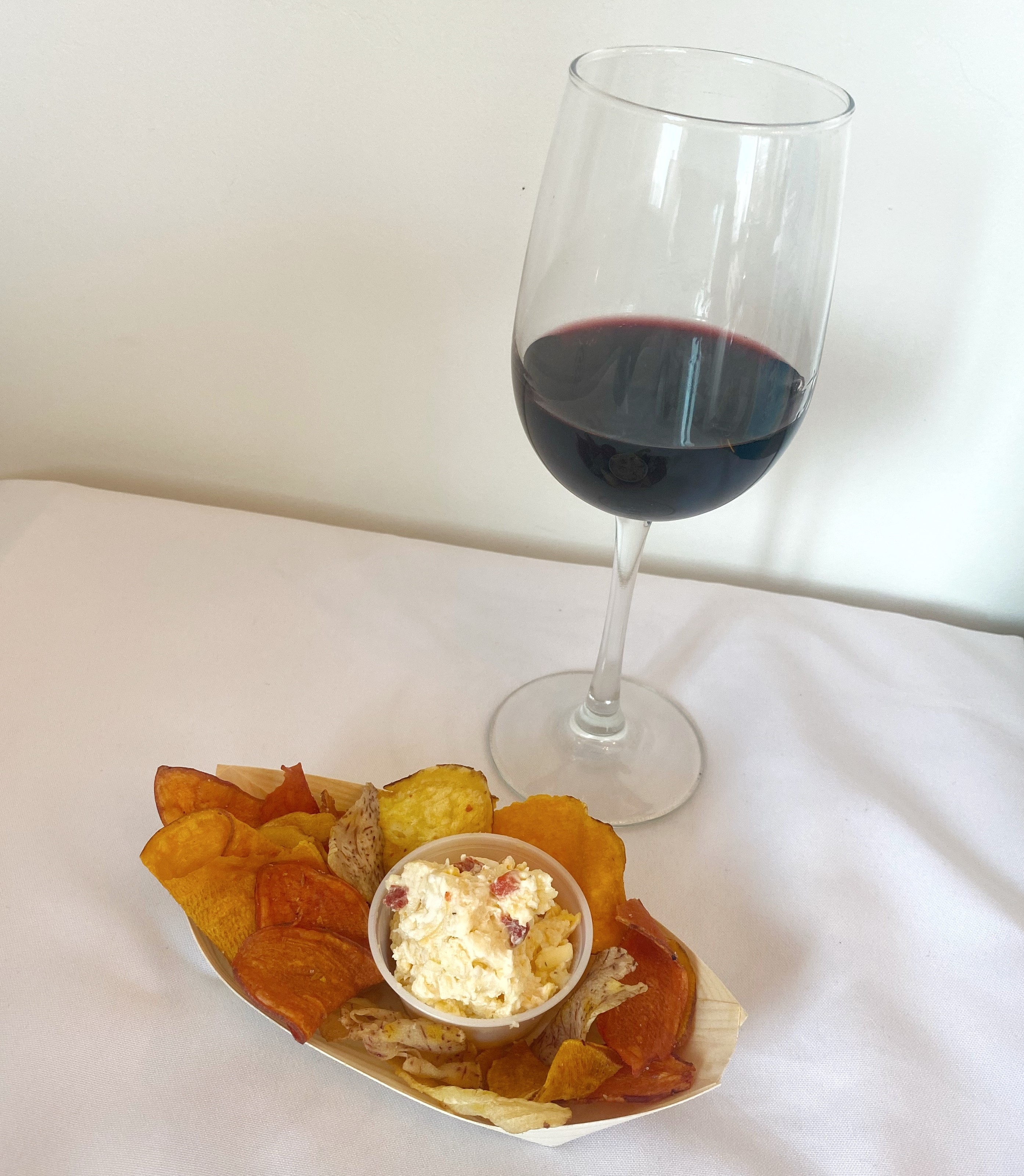 2020 estate tempranillo paired with smoked gouda pimiento cheese and root vegetable chips